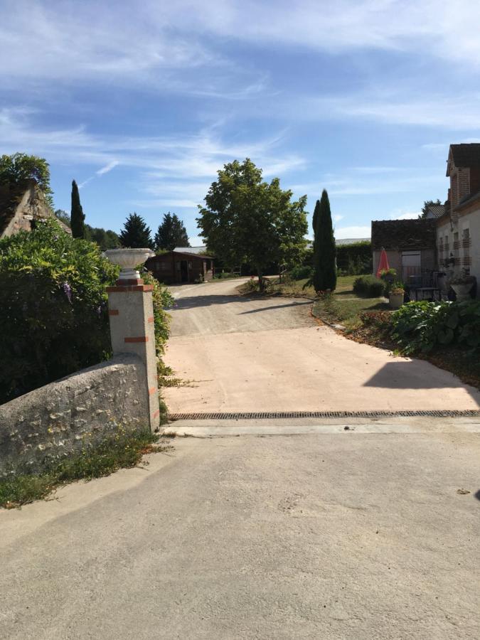 לינה וארוחת בוקר Thoury La Ferme De La Maugerie מראה חיצוני תמונה